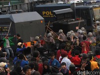 Ancaman Gangguan Ekonomi di Tengah Demo Mahasiswa