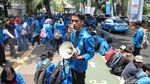 Bawa Spanduk Hingga Bendera, Mahasiswa Mulai Memenuhi Senayan