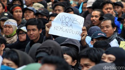 Poster-poster Pedas dari Aksi Mahasiswa di Bandung