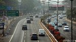 Tol Dalkot Normal Lagi, Mobil-mobil Lintasi Coretan Nakal Mahasiswa