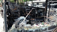Bangku bus habis terbakar.