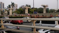 Massa pelajar menuju DPR/MPR sekitar pukul 16.00 WIB. Foto: Ramses