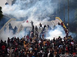 Benarkah Gas Air Mata Kedaluwarsa Lebih Berbahaya?