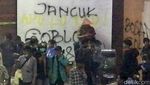Gedung DPRD Sumbar Porak Poranda Imbas Aksi Demo Mahasiswa