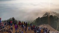 Pelarian Orang Jakarta Kala Tiket Pesawat Mahal: Gunung Luhur