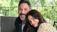 Jenna kerap menunjukkan kemesraannya dengan Steve Kazee. Dok. Instagram/jennadewan
