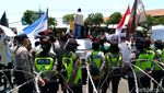 Massa Mahasiswa Geruduk DPRD Jatim