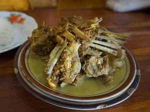 Harum Sedap Tengkleng Kambing Khas Solo Bisa Disantap di Sini