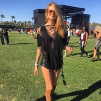 Punya tubuh langsing, Annika sering mengenakan busana yang mengekspos perut ratanya. Foto: Instagram @annikaverwest