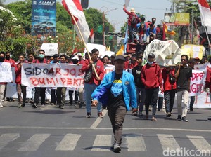 Sempat Blokir Jalan, Massa Mahasiswa Geruduk DPRD Sidoarjo