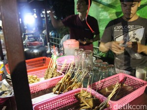 Angkringan Abi Adnan: Nikmatnya Sego Kucing yang Sedep dan Murah Meriah