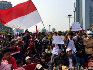 Massa Pelajar #STMMelawan Janjian Demo di DPR Via Medsos