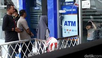 Sebelumnya, Masyarakat Ekonomi Syariah (MES) Provinsi Aceh menyebut seluruh lembaga jasa keuangan wajib menerapkan sistem syariah mulai 2020. Saat ini, sosialisasi terus gencar dilakukan di seluruh kota dan kabupaten di Aceh.