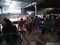 Suasana musyawarah masalah sampah di wilayah Desa Cilebut Timur