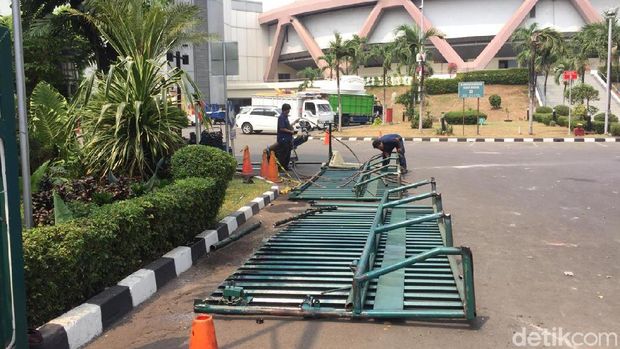 Deretan Korban Amukan Massa: Gerbang Tol Hingga Pagar JCC
