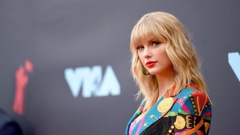 Pelantun lagu Lover Taylor Swift mendapatkan nilai mencapai 91,64%, menjadikannya wanita tercantik ke-6 di dunia versi sains. Foto: Jamie McCarthy/Getty Images
