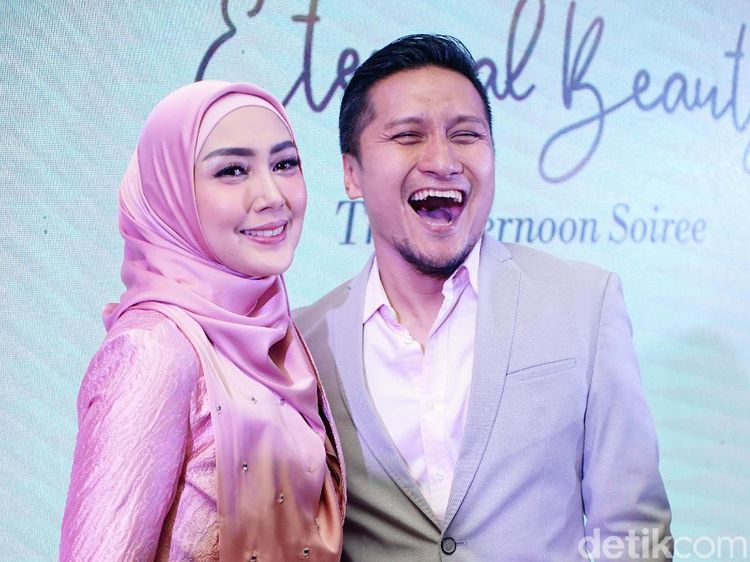 Kesetiaan Fenita Arie Dampingi Arie Untung Meski Sempat Ingin Cerai