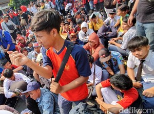 Ikut Demo Mahasiswa Sukabumi, Pelajar STM: Hari Ini Libur Tawuran