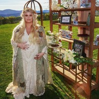 Pada Juli 2019, Jessica mengatakan ia memang berusaha mengembalikan bentuk tubuhnya setelah melahirkan anak ketiganya, Birdie Mae, Maret 2019 silam. Namun ia tidak mau terburu-buru. Foto: Instagram/@jessicasimpson