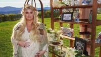 Ia juga kerap menemani sang aktor ke lokasi syuting. Foto: Instagram/@jessicasimpson