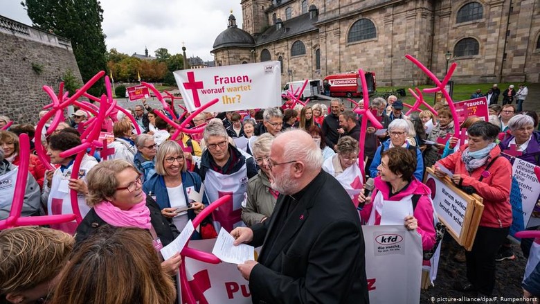 Ditegur Vatikan, Perempuan Katolik di Jerman Tuntut Reformasi Gereja Ditegur Vatikan, Perempuan Katolik di Jerman Tuntut Reformasi Gereja