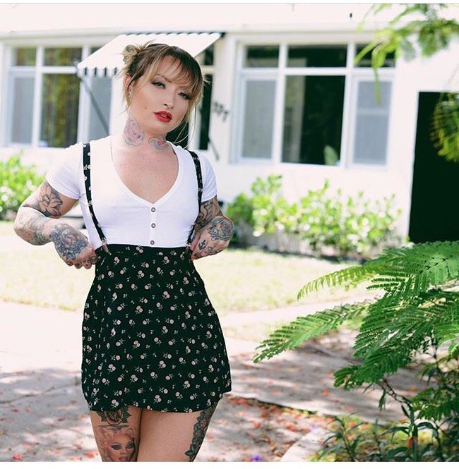 Vany Vicious merupakan selebgram yang mencari nafkah melalui pemodelan. Ia juga menghasilkan banyak uang dengan menjual celana dalam yang dikenakannya kepada penggemar. Foto: Instagram