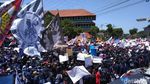 Massa Mahasiswa Geruduk DPRD Jatim
