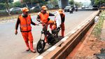 Bangkai Motor Sisa Kerusuhan Aksi Demo Mahasiswa Dipindahkan