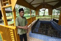 Marjuanis, juru kunci makam (Rifkianto/detikcom)