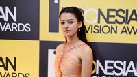 Susan memamerkan perut dan bahu seksinya itu dalam balutan nude dress yang dikenakannya. Pool/Noel/detikFoto.