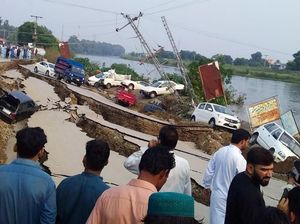 Ganasnya Gempa di Pakistan, 100 Rumah Hancur