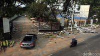 Belum diketahui berapa kerugian dari kerusakan di kawasan GBK ini. (Foto: Rengga Sancaya)
