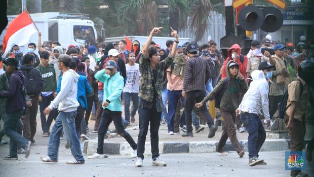 Ada Demo Lagi Hari Ini, Rupiah Putar Balik ke Zona Merah