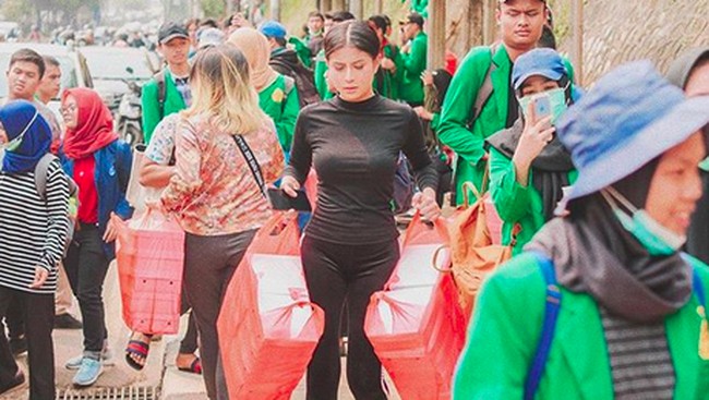 5 Fakta Awkarin, Beri Nasi Kotak ke Demonstran hingga Jago Masak Hati Ampela
