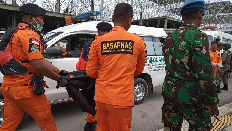 4 Korban Tewas Pesawat Twin Otter Jatuh di Papua Berhasil Dievakuasi 4 Korban Tewas Pesawat Twin Otter Jatuh di Papua Berhasil Dievakuasi