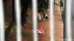 Sampah Sisa Demo di DPR Dibersihkan