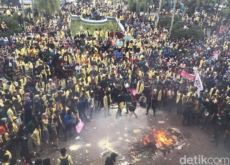 Timeline Gelombang Demo Besar-besaran di Berbagai Kota 2 Pekan Terakhir Timeline Gelombang Demo Besar-besaran di Berbagai Kota 2 Pekan Terakhir