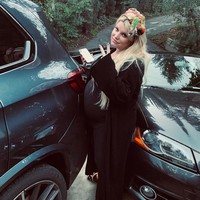 Mantan istri Nick Lachey ini memang olahraga keras dan diet ketat untuk menurunkan bobotnya. Dia bekerja keras dan olahraga dan makan sehat, berusaha kembali ke bentuk tubuhnya yang semula, kata seorang sumber yang dekat dengannya. Foto: Instagram/@jessicasimpson