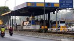 Begini Kondisi Gerbang Tol Pejompongan yang Dibakar Pendemo