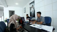 Terkait dengan disahkannya Qanun 11/2018  tentang Lembaga Keuangan Syariah (LKS) oleh Dewan Perwakilan Rakyat Aceh (DPRA) pada akhir November 2018 lalu, seluruh lembaga jasa keuangan di Provinsi Aceh wajib menganut prinsip syariah.