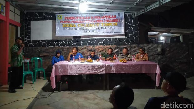 Suasana musyawarah masalah sampah di wilayah Desa Cilebut Timur