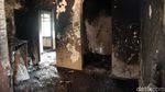 Kondisi Pos Polisi Palmerah yang Terbakar Pascabentrok