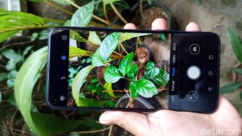 Ada fitur super clear yang bisa kamu gunakan dengan mengklik di bagian pengaturan dan resolusi. Foto: Aisyah Kamaliah/detikINET