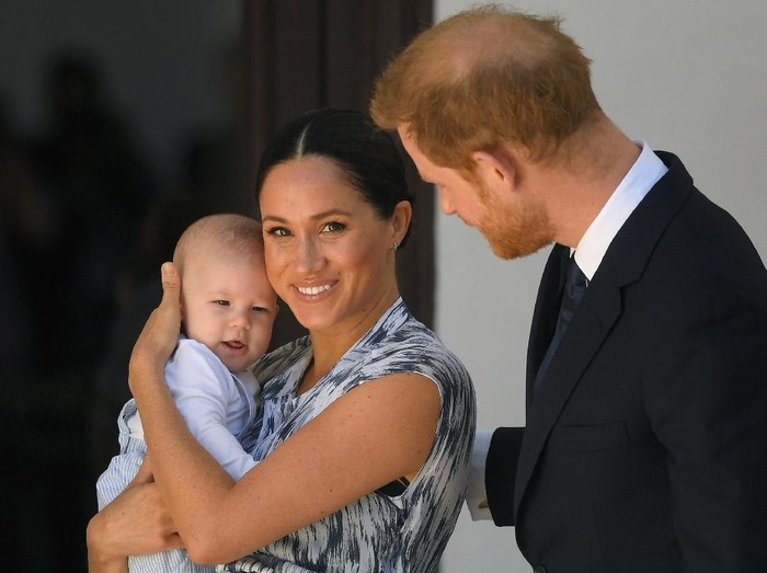 CAPE TOWN, SOUTH AFRICA - SEPTEMBER 25: Prince Harry, Duke of Sussex, Meghan, Duchess of Sussex and their baby son Archie Mountbatten-Windsor meet Archbishop Desmond Tutu and his daughter Thandeka Tutu-Gxashe at the Desmond & Leah Tutu Legacy Foundation during their royal tour of South Africa on September 25, 2019 in Cape Town, South Africa. (Photo by Toby Melville - Pool/Getty Images)