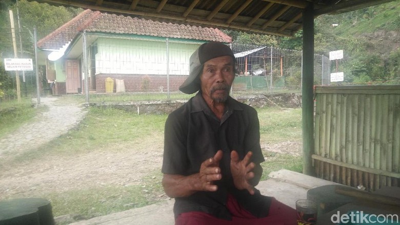 Cerita Kakek Sumo 10 Jam Daki Gunung Slamet untuk Padamkan Api Cerita Kakek Sumo 10 Jam Daki Gunung Slamet untuk Padamkan Api