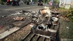 Hangus Porak Poranda, Begini Potret Pos Polisi Senayan yang Dibakar Massa