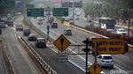 Tol Dalkot Normal Lagi, Mobil-mobil Lintasi Coretan Nakal Mahasiswa