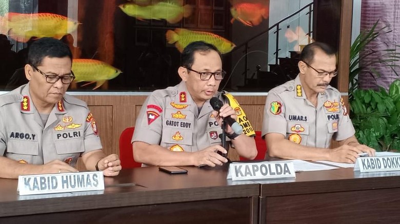 Kapolda Metro Jelaskan Kronologi Aksi Massa di DPR yang Berakhir Ricuh Kapolda Metro Jelaskan Kronologi Aksi Massa di DPR yang Berakhir Ricuh