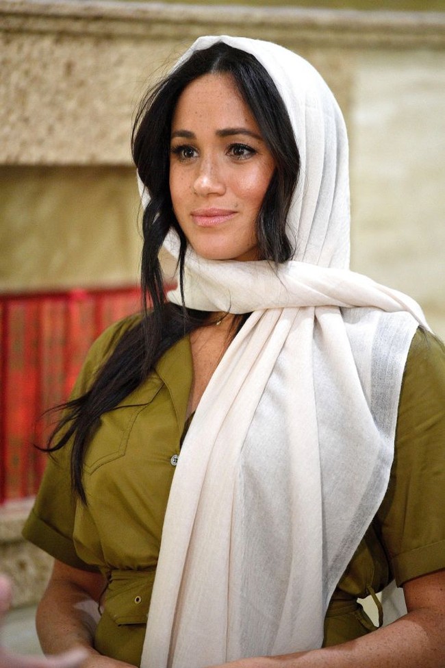 Oktober 2019, Meghan muncul dalam sebuah liputan khusus ITV dan curhat soal sulitnya hidup sebagai istri seorang bangsawan dan menjadi ibu. Wanita mana pun, terutama ketika mereka hamil, itu amat rapuh, dan sehingga membuat situasinya amat menantang. Dan kemudian ketika melahirkan, kalian tahu lah. Dan terutama sebagai seorang wanita, [beban] itu amatlah banyak, kata Meghan. (Foto: Tim Rooke - Pool/Getty Images)