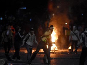 Kronologi Demo di DPR hingga Akhirnya Berujung Rusuh Sampai Malam Ini